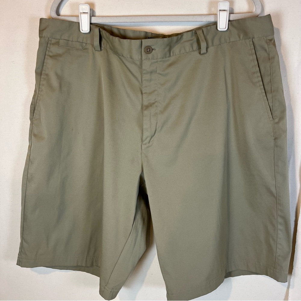 Nike Men's Tan-Beige Dri Fit Golf Shorts size 40 Standard‎ Fit
